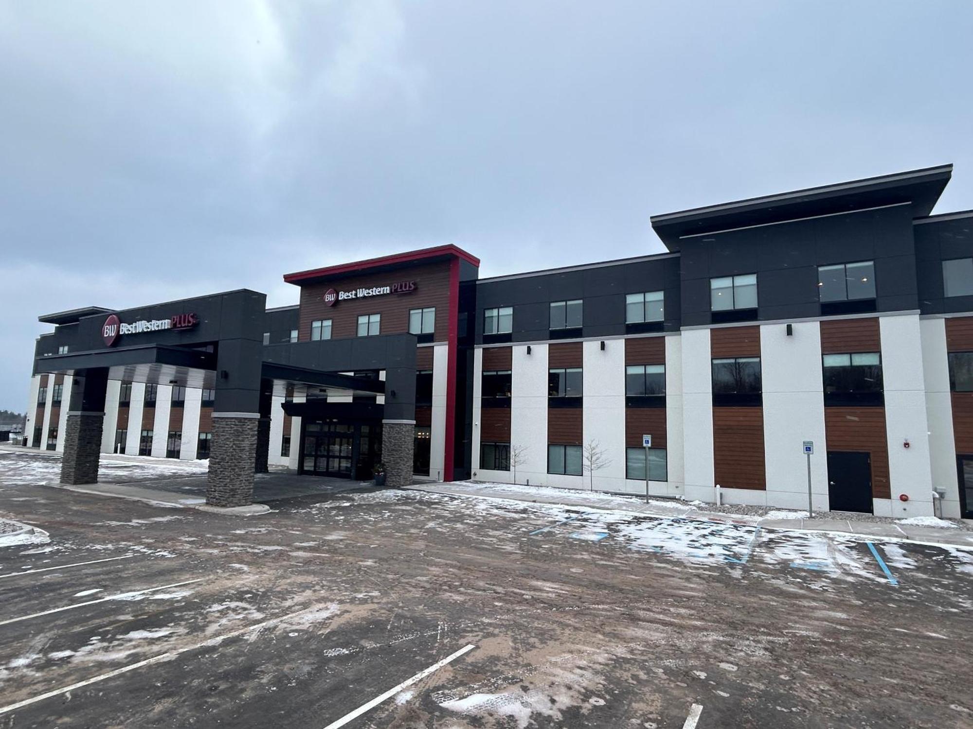 Best Western Plus Marquette Hotel & Suites Extérieur photo